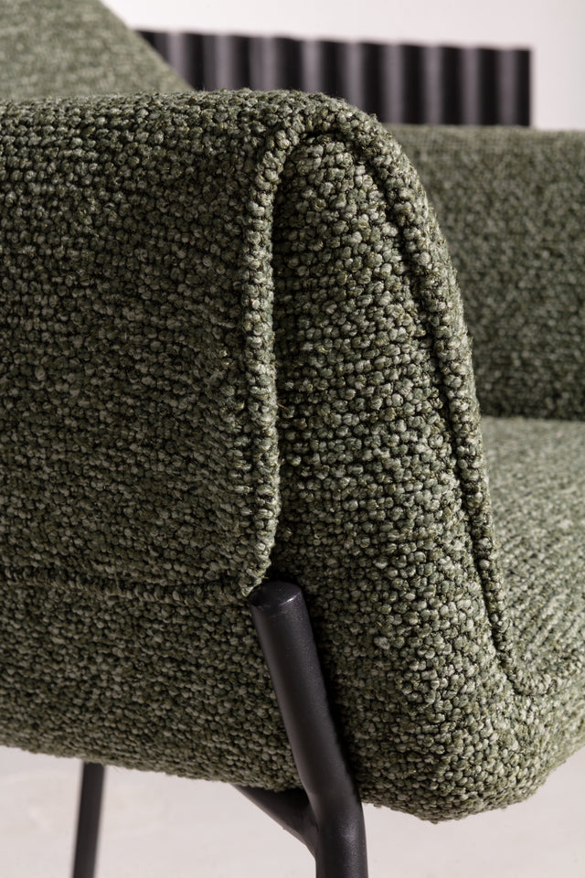 Sillón Suma Verde y patas negras, vista lateral derecha desde otro ángulo