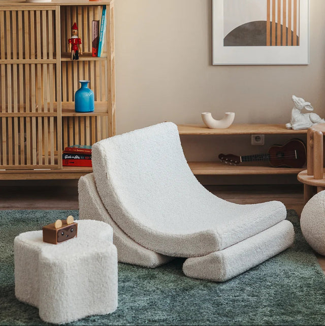Mueble Puf Infantil Nube de Borreguito Blanco Crema con acabado blanco, acabado crema en ambiente de estilo nórdico