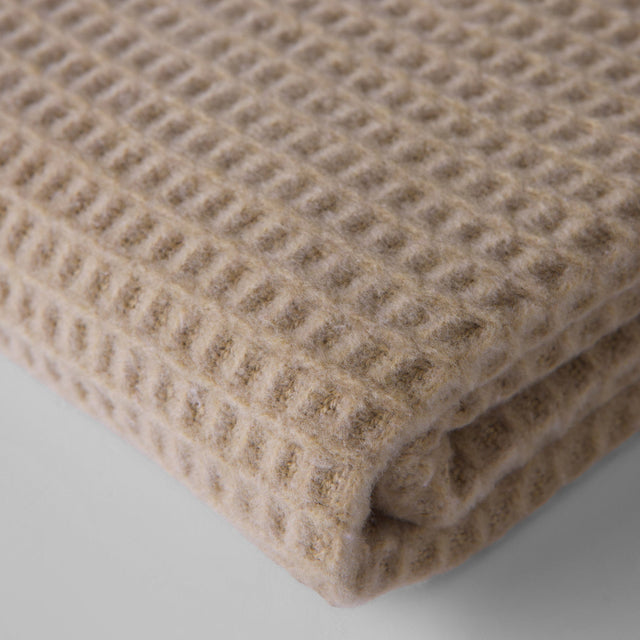 Mueble Manta Basics Waffle Piedra en ambiente de estilo nórdico