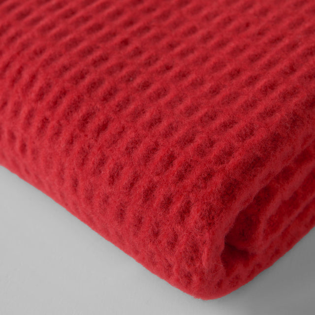 Mueble Manta Basics Waffle Rojo en ambiente de estilo nórdico