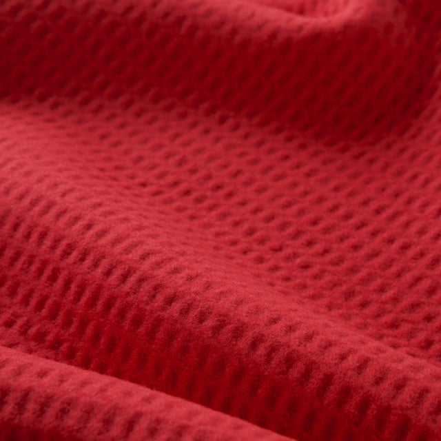 Mueble Manta Basics Waffle Rojo en ambiente de estilo nórdico