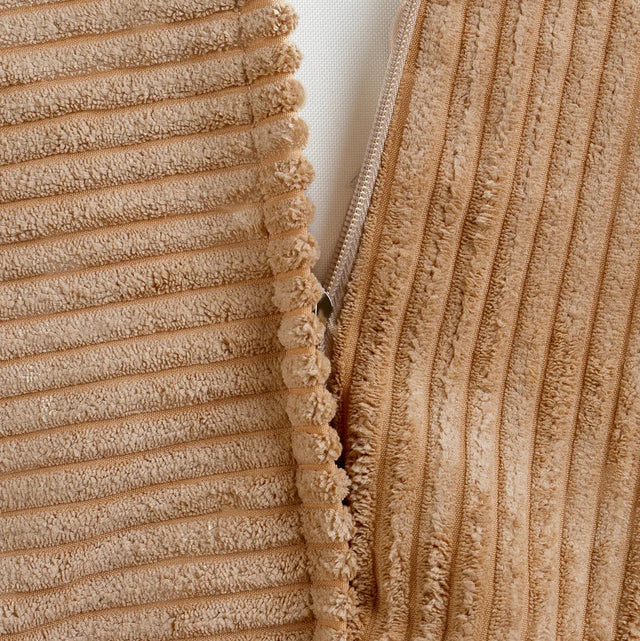 Mueble Puf Infantil Cuadrado de Pana Marrón detalle de estilo nórdico