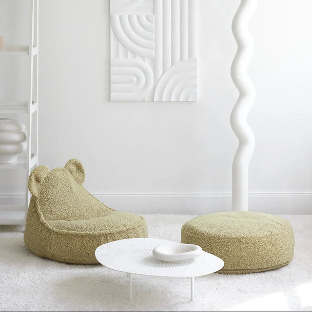 Mueble Set Puf Infantil Osito + Redondo de Borreguito Verde con acabado verde en ambiente de estilo nórdico