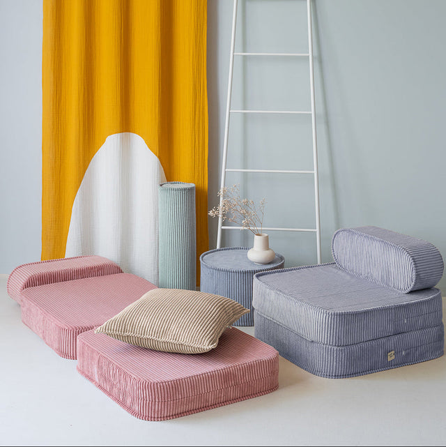 Mueble Cojín Cuadrado de Pana Beige con acabado beige en ambiente de estilo nórdico