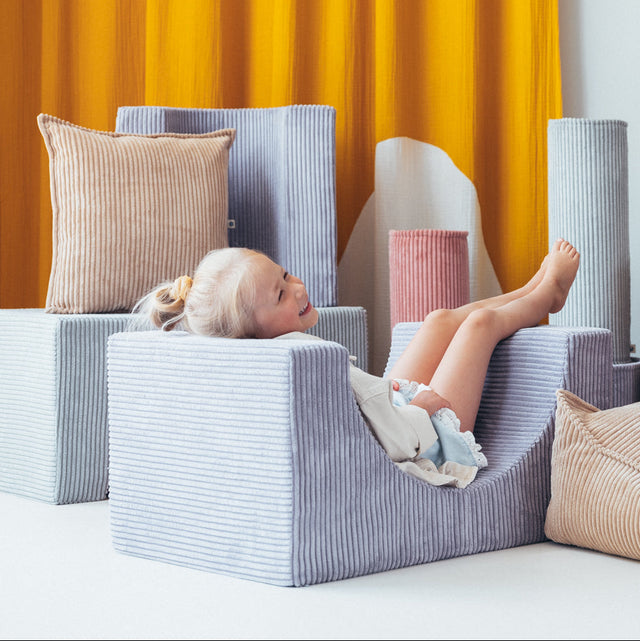 Mueble Cojín Cuadrado de Pana Beige con acabado beige en ambiente de estilo nórdico