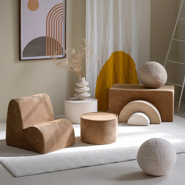 Mueble Puf Asiento Redondo de Pana Marrón en ambiente de estilo nórdico