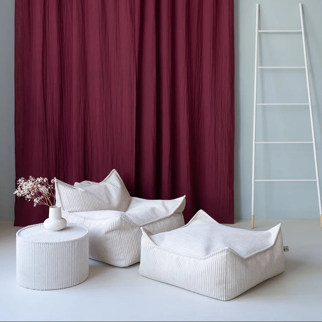 Silla Set Puf Infantil Silla + Cuadrado de Pana Blanco Crema con acabado blanco, acabado crema en ambiente de estilo nórdico