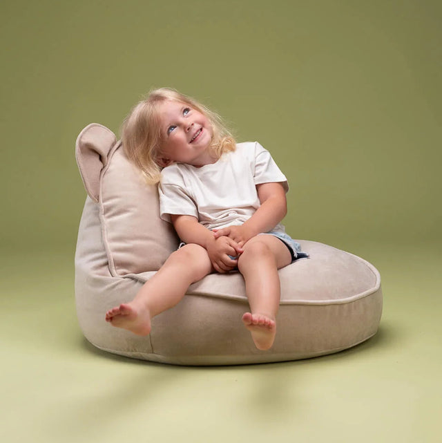 Mueble Puf Infantil Osito de Terciopelo Beige con acabado beige vista principal de estilo nórdico