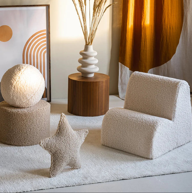 Silla Infantil Nube de Borreguillo Blanca Crema con acabado crema en ambiente de estilo nórdico