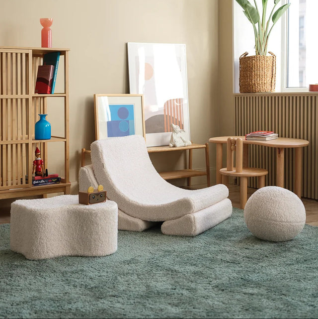 Sillón Infantil de Borreguillo Luna blanca crema con acabado crema en ambiente de estilo nórdico
