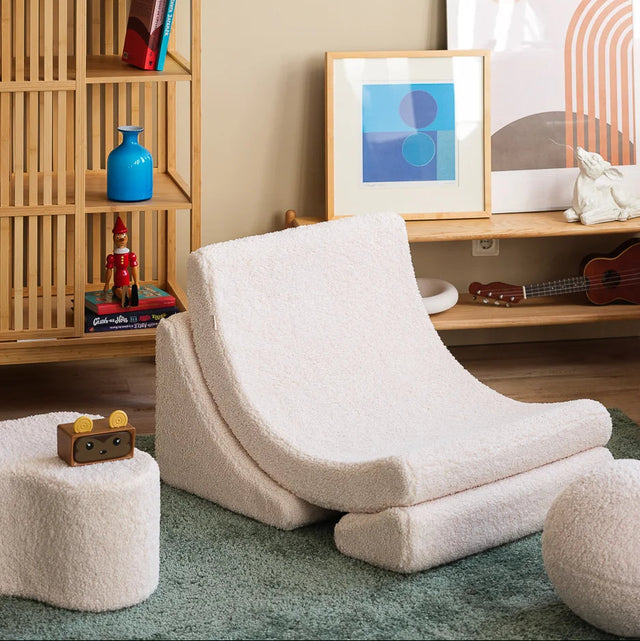 Sillón Infantil de Borreguillo Luna blanca crema con acabado crema en ambiente de estilo nórdico