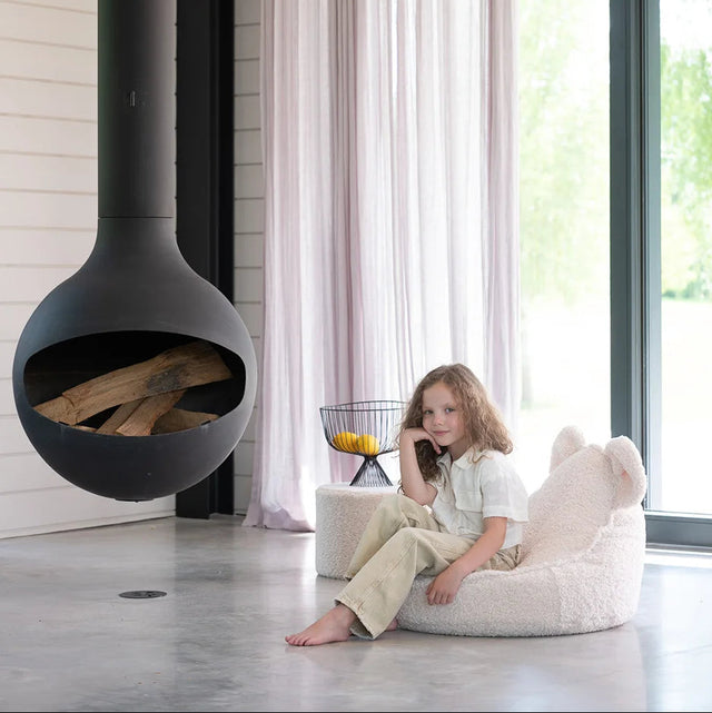 Mueble Puf Infantil Osito de Borreguillo Blanco Crema con acabado blanco, acabado crema en ambiente de estilo nórdico