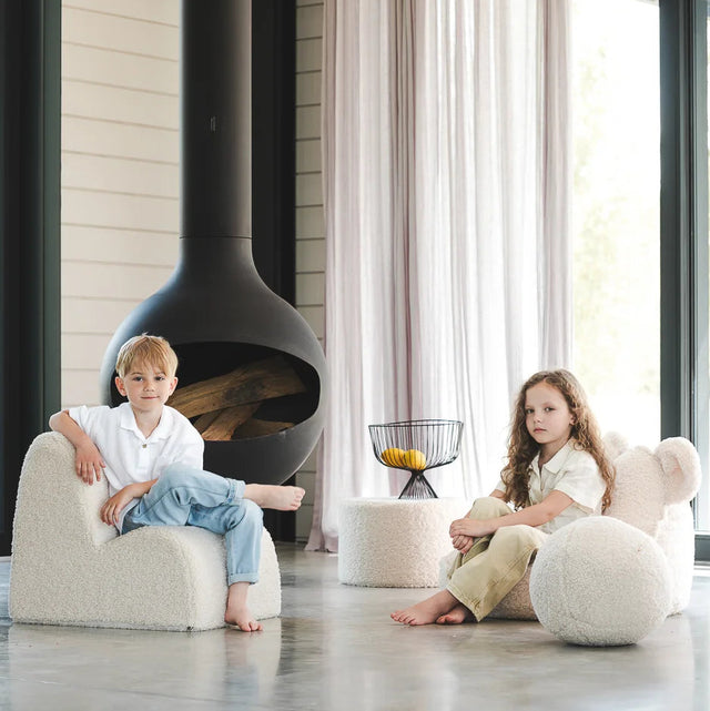 Silla Infantil Nube de Borreguillo Blanca Crema con acabado crema en ambiente de estilo nórdico