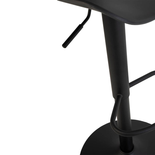 Taburete Bajo Blade Negro | imagen de ambiente | Somcasa Vlc | 00SL104301 | imagen 6