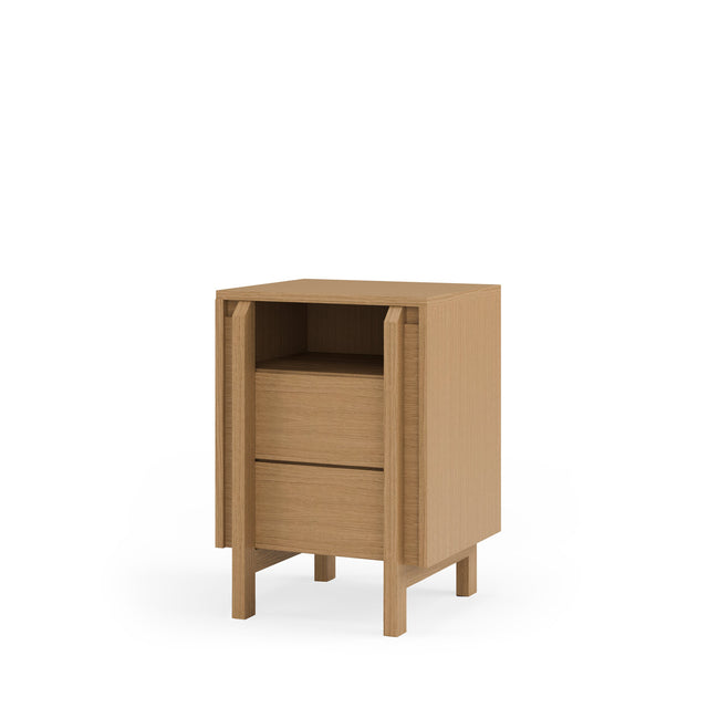 Mesita de Noche Alta Caj Roble | detalle de diseño | Somcasa Vlc | 00MB525507 | imagen 3