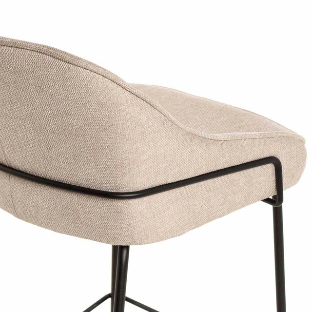 Taburete Bajo Louis Beige | detalle de diseño | Somcasa Vlc | 00SL114725 | imagen 3
