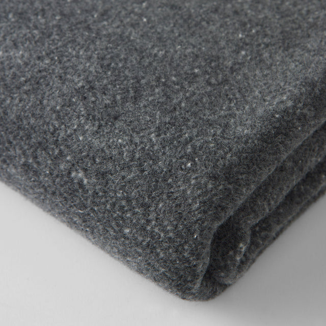 Mueble Manta Kalos Gris Oscuro con acabado gris en ambiente de estilo nórdico