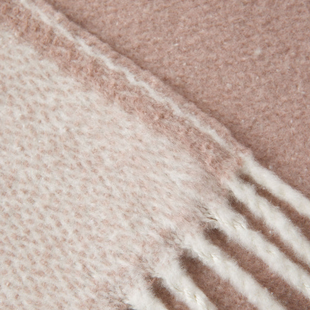 Mueble Manta Kalos Rosa Polvo en ambiente de estilo nórdico