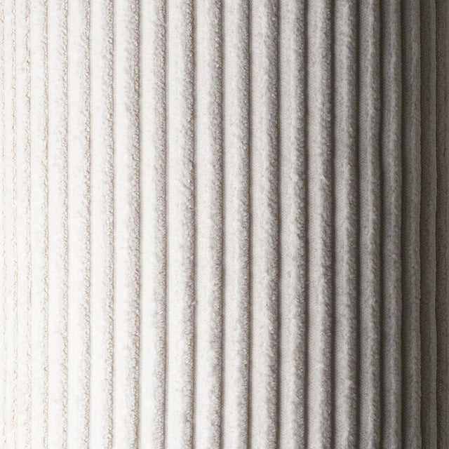 Mueble Puf Tumbona de Pana Blanco Crema con acabado blanco, acabado crema en ambiente de estilo nórdico