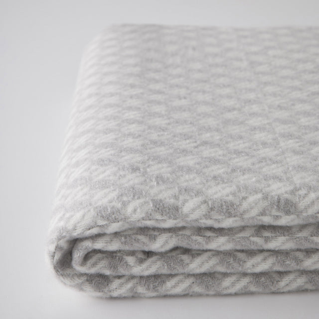 Mueble Manta Nilo Gris Claro con acabado gris en ambiente de estilo nórdico