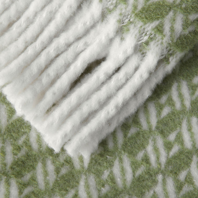 Mueble Manta Nilo Verde Oliva con verde oliva, acabado verde en ambiente de estilo nórdico