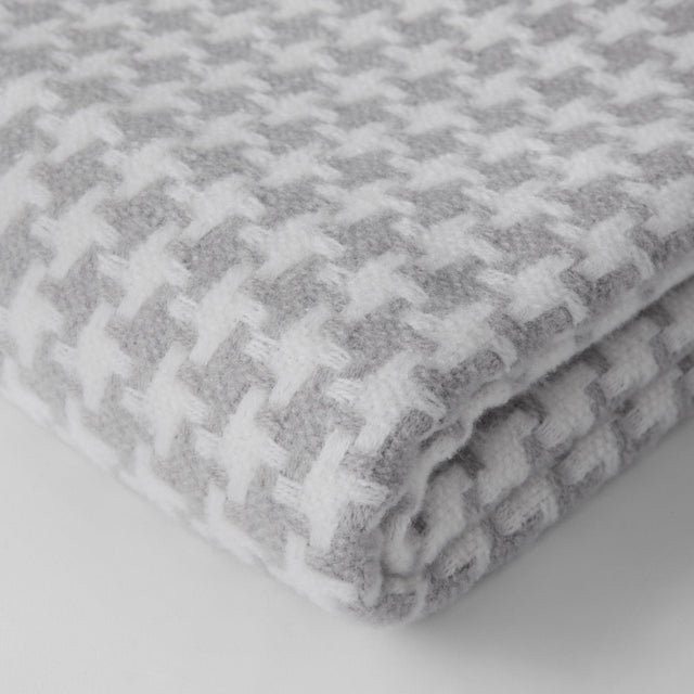 Mueble Manta Pearls Gris Claro con acabado gris en ambiente de estilo nórdico