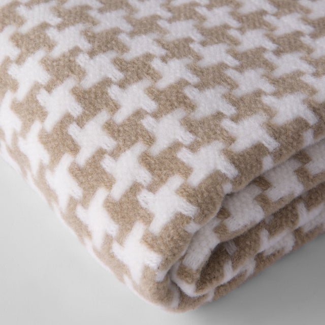 Mueble Manta Pearls Piedra en ambiente de estilo nórdico