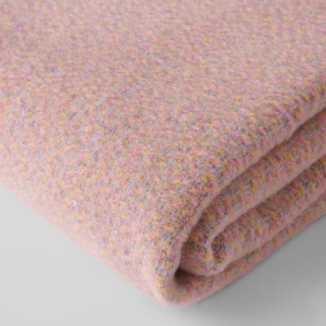 Mueble Manta Rennes Coral en ambiente de estilo nórdico
