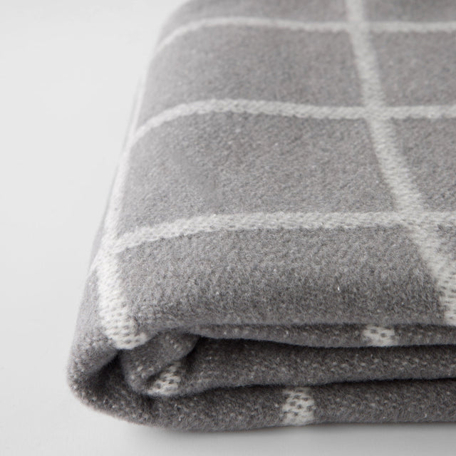 Mueble Manta Square Gris Medio con acabado gris en ambiente de estilo nórdico