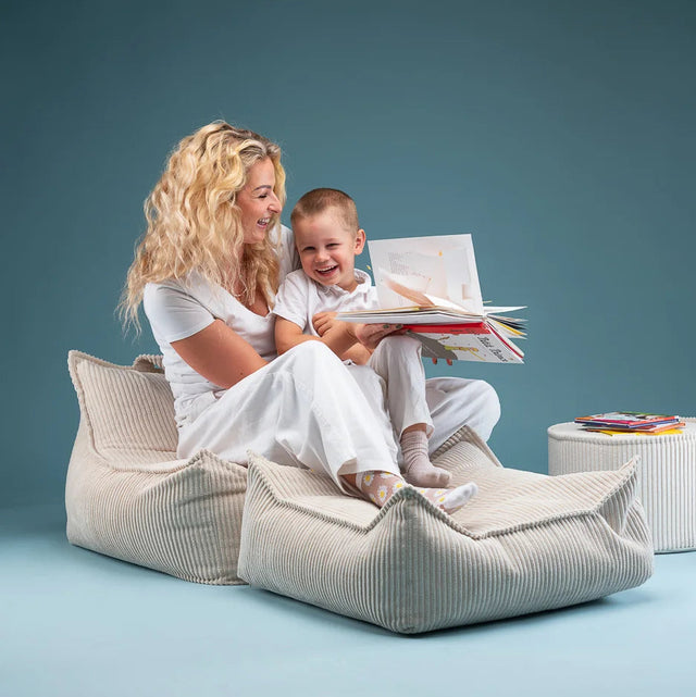 Mueble Puf Infantil Cuadrado de Pana Blanco Crema con acabado blanco, acabado crema en ambiente de estilo nórdico