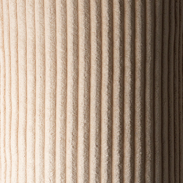 Mueble Cojín Cuadrado de Pana Beige con acabado beige en ambiente de estilo nórdico