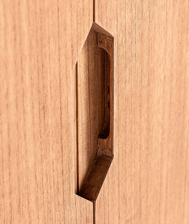 Vista detalle Aparador Moss 160 madera de mindi apertura puertas Kodu Homedesign Slowdeco