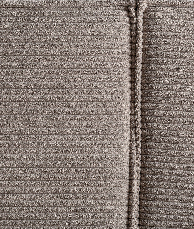 Vista frontal detalle tela Cama Tapizada Pana Beige - colchón 150 cm lamas madera de pino Kodu Homedesign Slowdeco