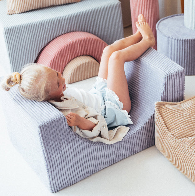 Mueble Set de Juego Arcoíris vista lateral de estilo nórdico