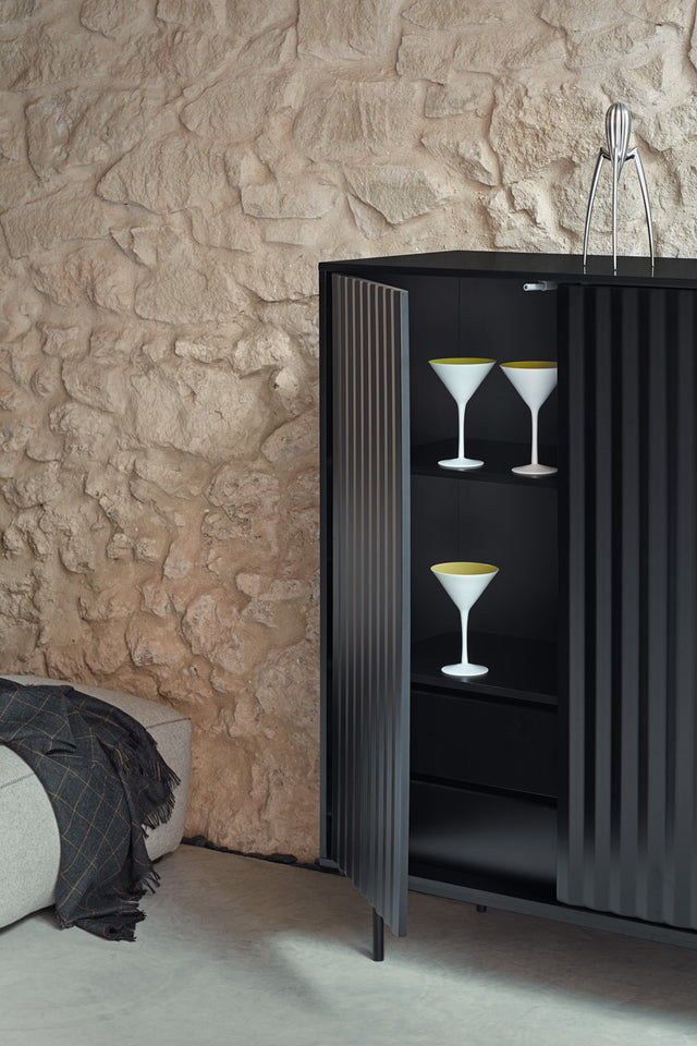 Vista lateral detalle Mueble Auxiliar Sierra 97 cm Negro puerta abierta comedor salón Teulat Slowdeco