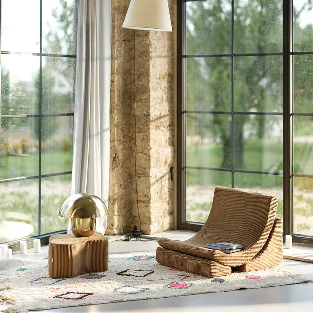 Mueble Puf Infantil Nube de Pana Marrón en ambiente de estilo nórdico