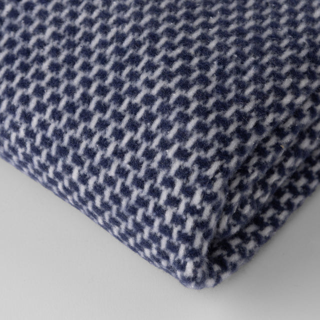 Mueble Manta Zen Azul Marino en ambiente de estilo nórdico
