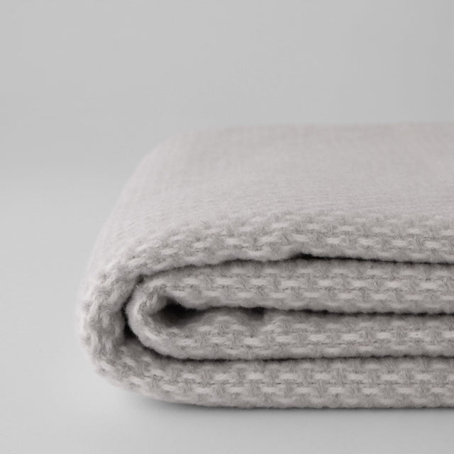 Mueble Manta Zen Gris Claro con acabado gris en ambiente de estilo nórdico