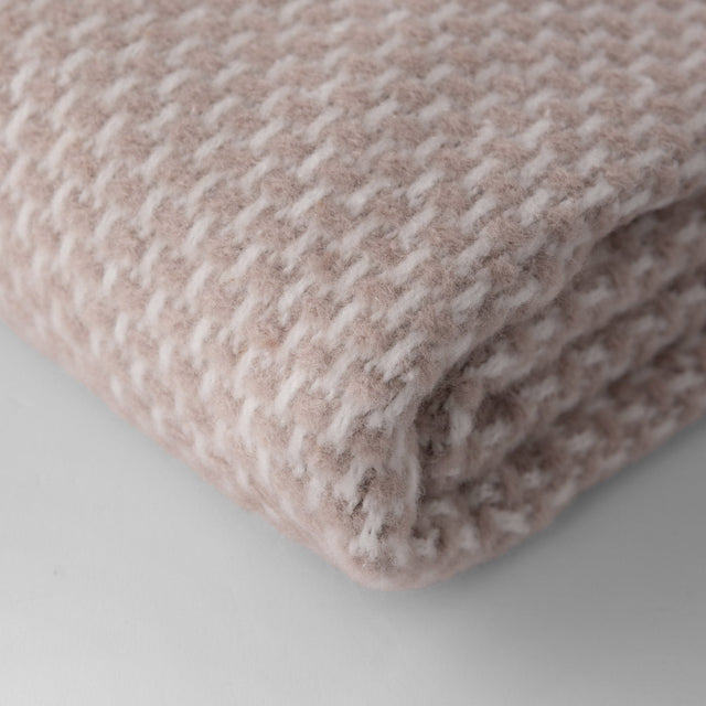 Mueble Manta Zen Rosa Polvo en ambiente de estilo nórdico
