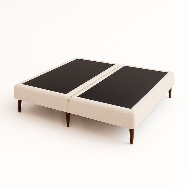 Mueble de diseño en madera natural en espacio de estilo nórdico