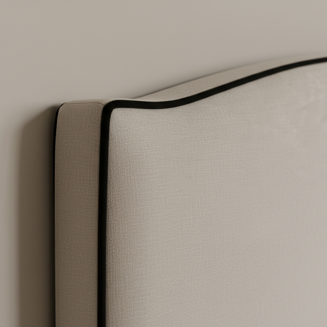 Cabecero tapizado de diseño en dormitorio de estilo nórdico