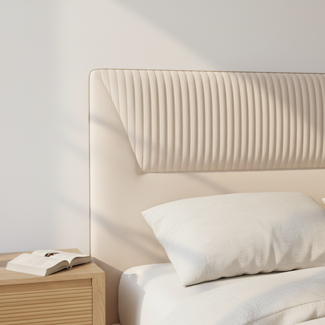 Mueble de diseño en madera natural en espacio de estilo nórdico