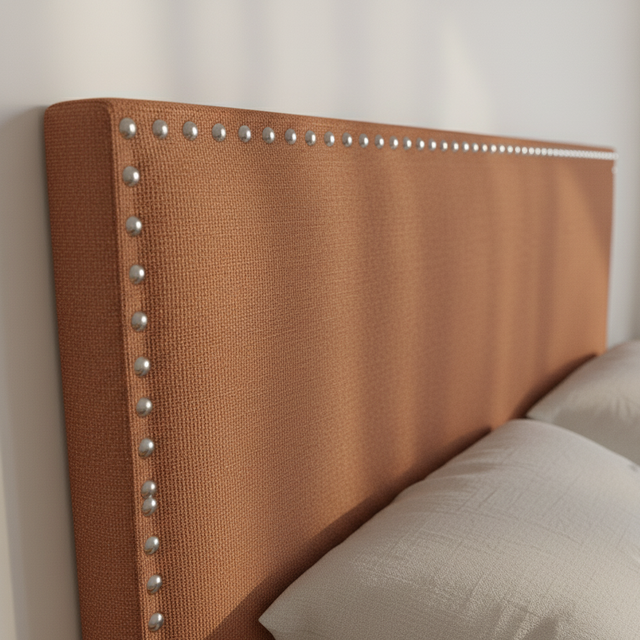 Cabecero tapizado de diseño en dormitorio de estilo nórdico