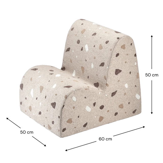 Silla Infantil Nube de Bouclé & Chenilla Terrazo Beige con acabado beige en ambiente de estilo nórdico