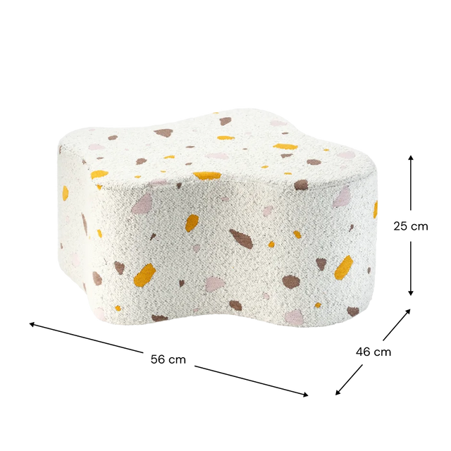Mueble Puf Infantil Nube de Bouclé & Chenilla Terrazo Blanco con acabado blanco en ambiente de estilo nórdico