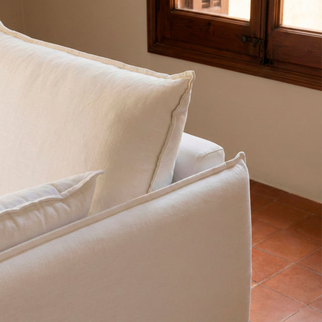 Sofá chaise longue Zaragoza detalle de estilo nórdico