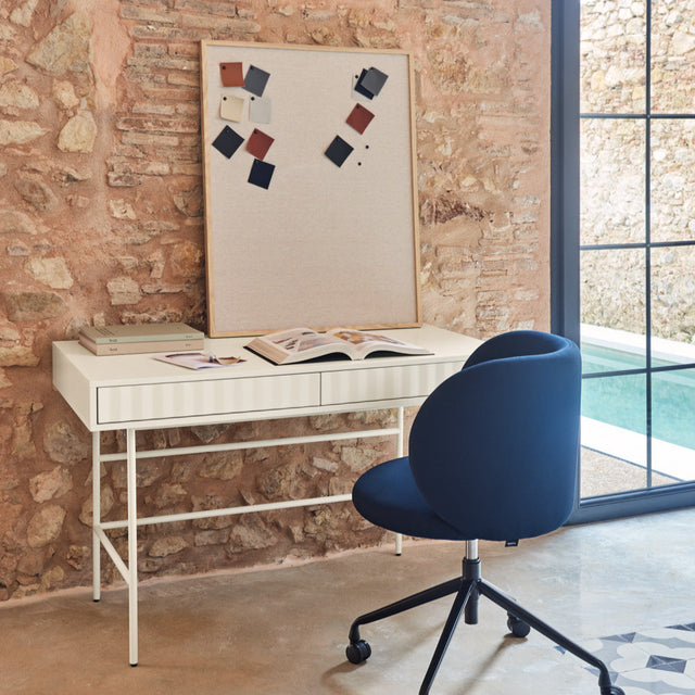 Escritorio Sierra 120 Blanco Roto con acabado blanco vista principal para espacio de trabajo de estilo nórdico
