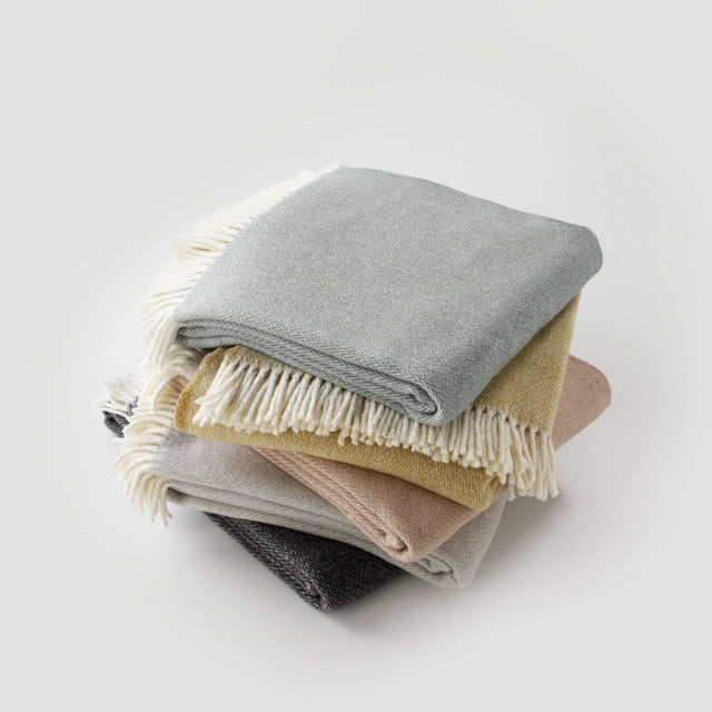 Mueble Manta Espiga Piedra en ambiente de estilo nórdico