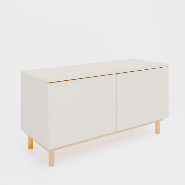 Mueble Auxiliar Nolla 100 Arena con acabado blanco en ambiente de estilo nórdico