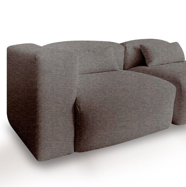 Sofá Modular Nido con acabado negro en ambiente de estilo nórdico